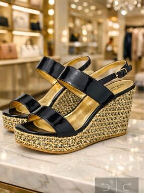 Andre Carrona size 37 shimmer Patent leather sandals made in Italy.